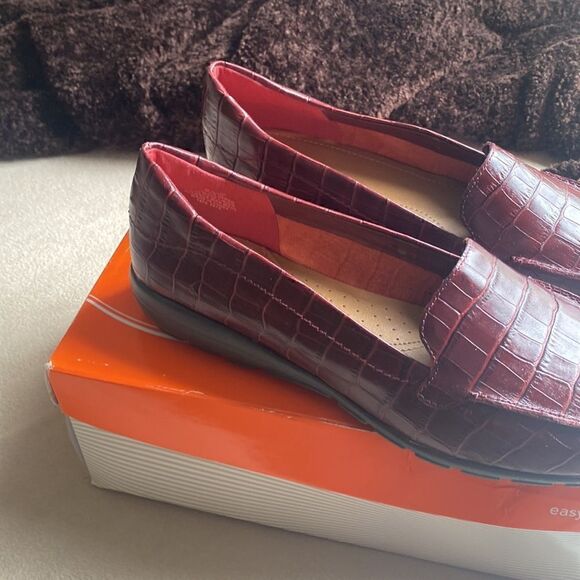 NWOT faux croc skin dark red . Easy Spirt size 9.5 - Picture 3 of 4